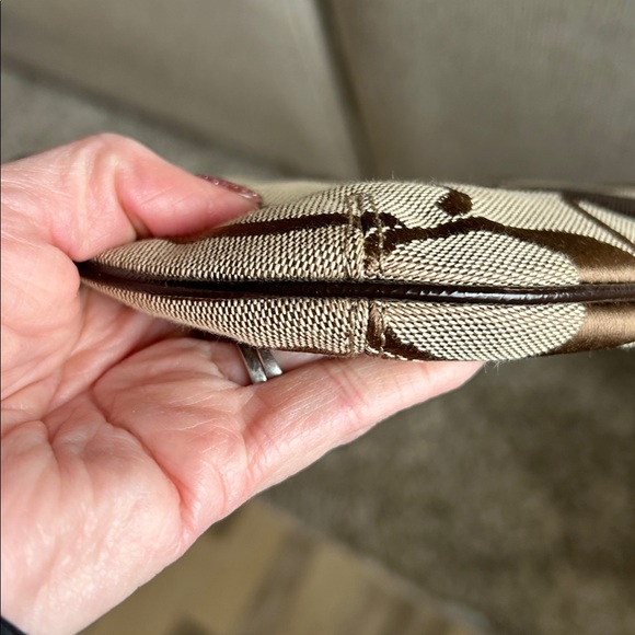 EUC Coach Large Wristlet - Picture 7 of 10